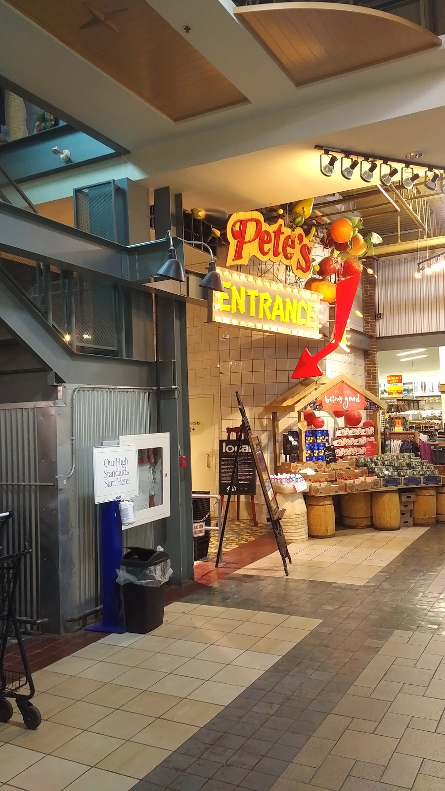 Petes Fine Foods | 1595 Bedford Hwy, Bedford, NS B4A 3Y4, Canada | Phone: (902) 835-4997