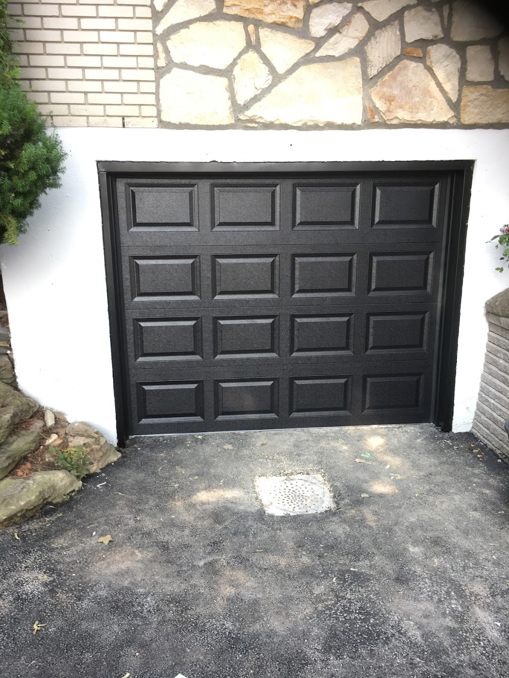 Premium garage doors | 5052 Rue Labrosse, Pierrefonds-Roxboro, QC H8Y 2Y6, Canada | Phone: (514) 697-2294