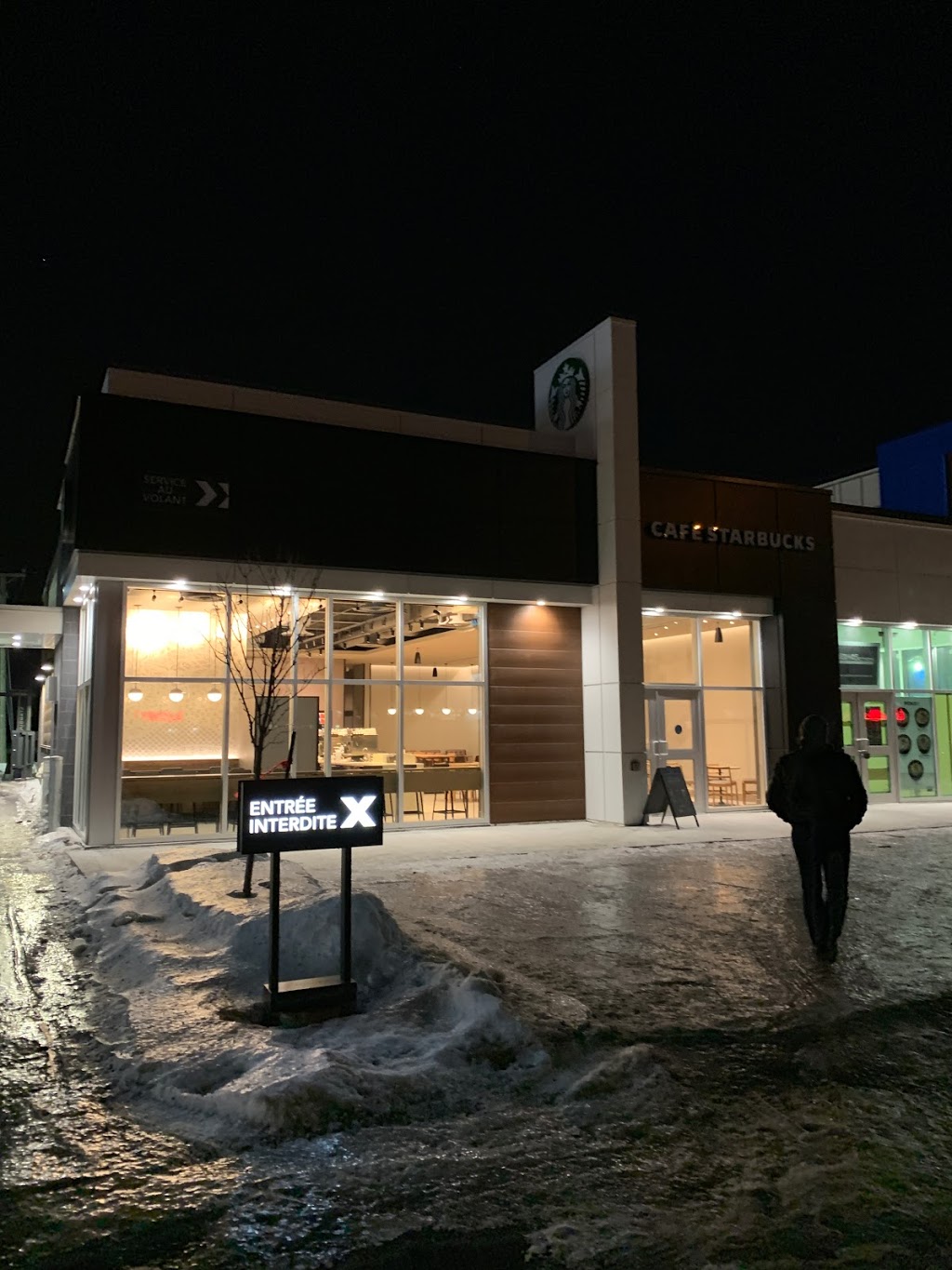 Starbucks Place 440 | 4630 Voie de Desserte Sud Batiment A, Laval, QC H7T 2P7, Canada | Phone: (438) 229-3784