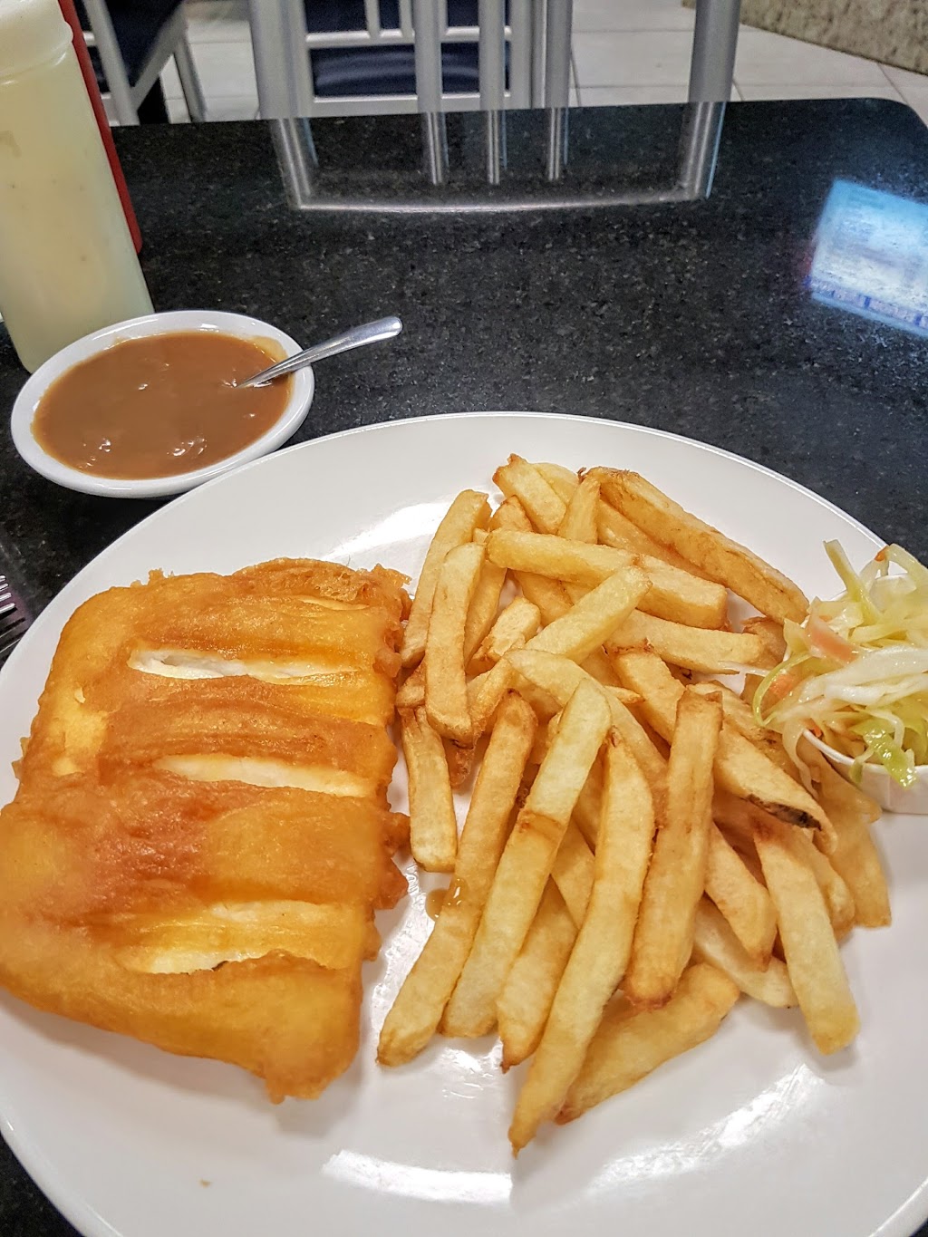 Halibut House Fish & Chips | 560 Mulock Dr, Newmarket, ON L3Y 8R9, Canada | Phone: (905) 235-6887