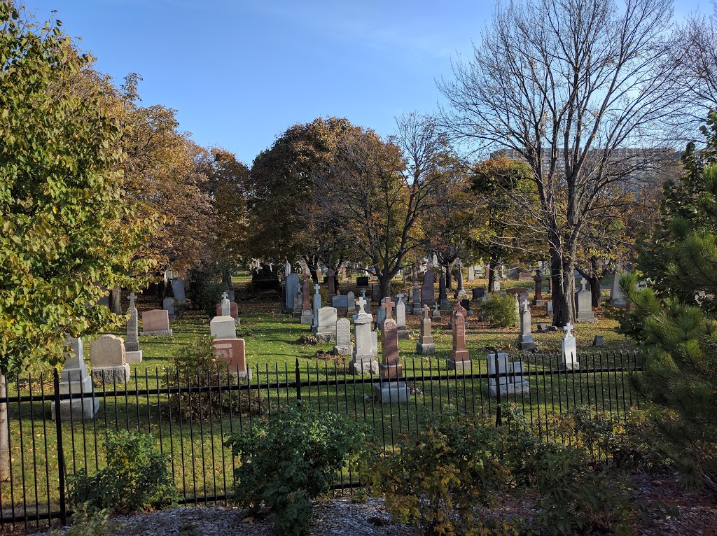 Mount Royal Cemetery | 1297 Chemin de la Forêt, Outremont, QC H2V 2P9, Canada | Phone: (514) 279-7358