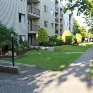 Huntington Court | 1323 W 71st Ave, Vancouver, BC V6P 6H5, Canada | Phone: (604) 727-9022