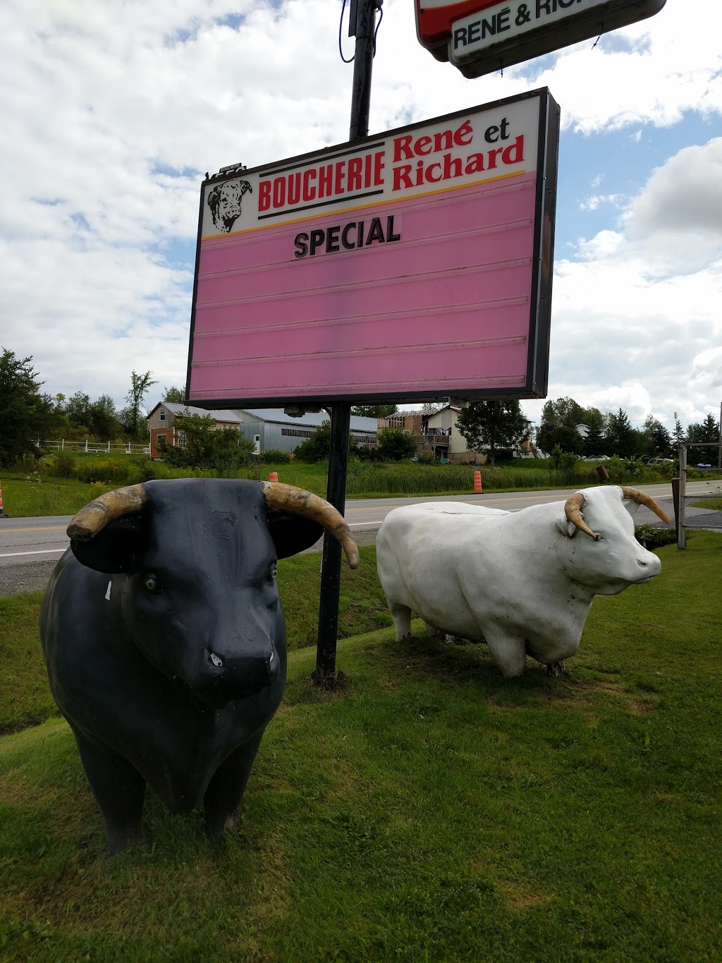 Boucherie René & Richard | 559 Chemin de Magog, Sainte-Catherine-de-Hatley, QC J0B 1W0, Canada | Phone: (819) 843-2395