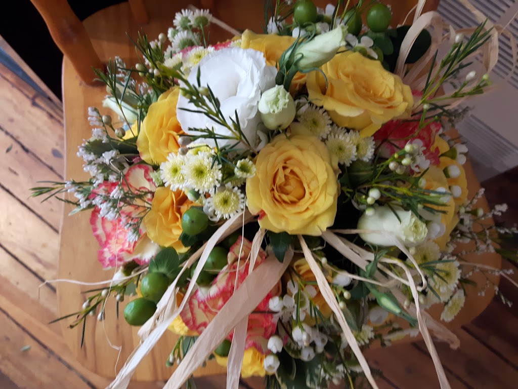 Bunches of Blooms Flower Studio | 2449 Crossland Rd, Phelpston, ON L0L 2K0, Canada | Phone: (705) 305-4359