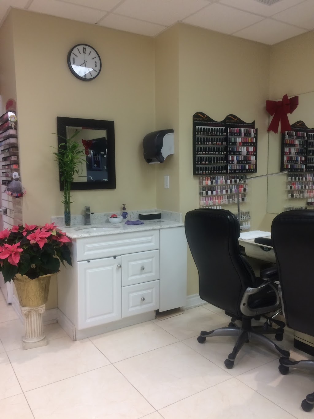 Royal Nails & Spa | 10425 Islington Ave, Kleinburg, ON L0J 1T0, Canada | Phone: (905) 552-8880