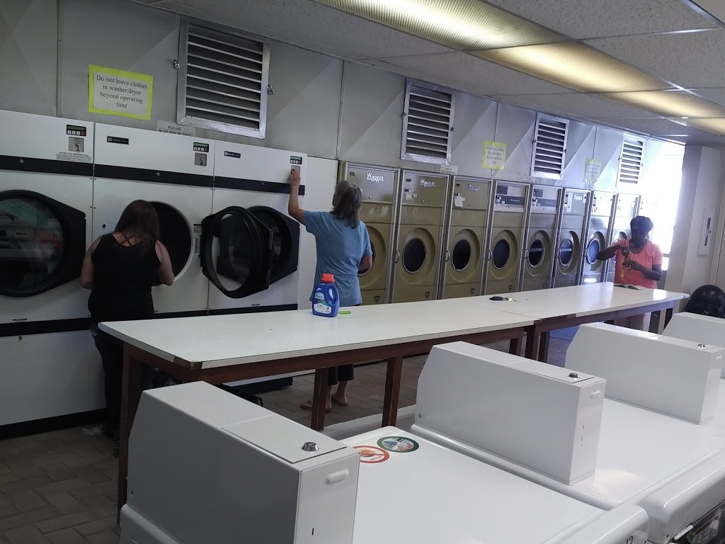 Laverie St-Charles Laundromat | 36 St Charles St, Vanier, ON K1L 5V2, Canada | Phone: (613) 298-1312