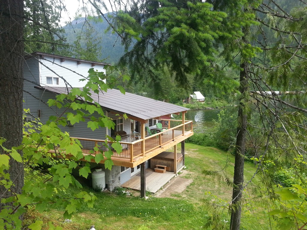 Top Hat Terrace Vacation Rental | 8323 Trans Canada Highway, Revelstoke, BC V0E 2S0, Canada | Phone: (855) 728-5288