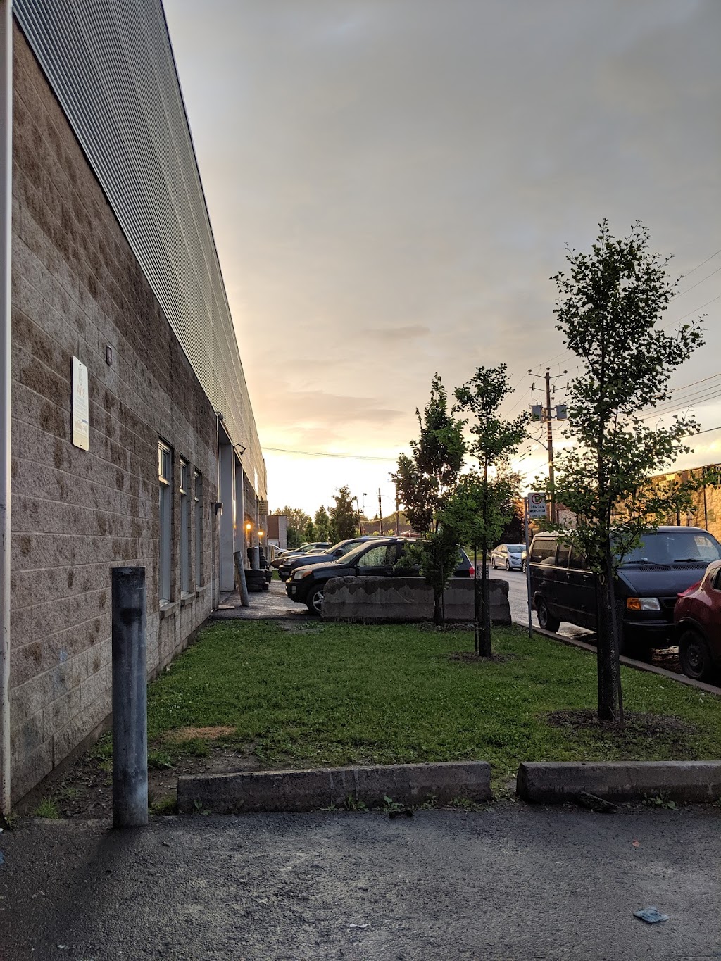 Ronald Beauchamp Montréal-Nord Auto Électrique | 10550 Av. Éthier, Montréal-Nord, QC H1H 0A3, Canada | Phone: (514) 852-5959