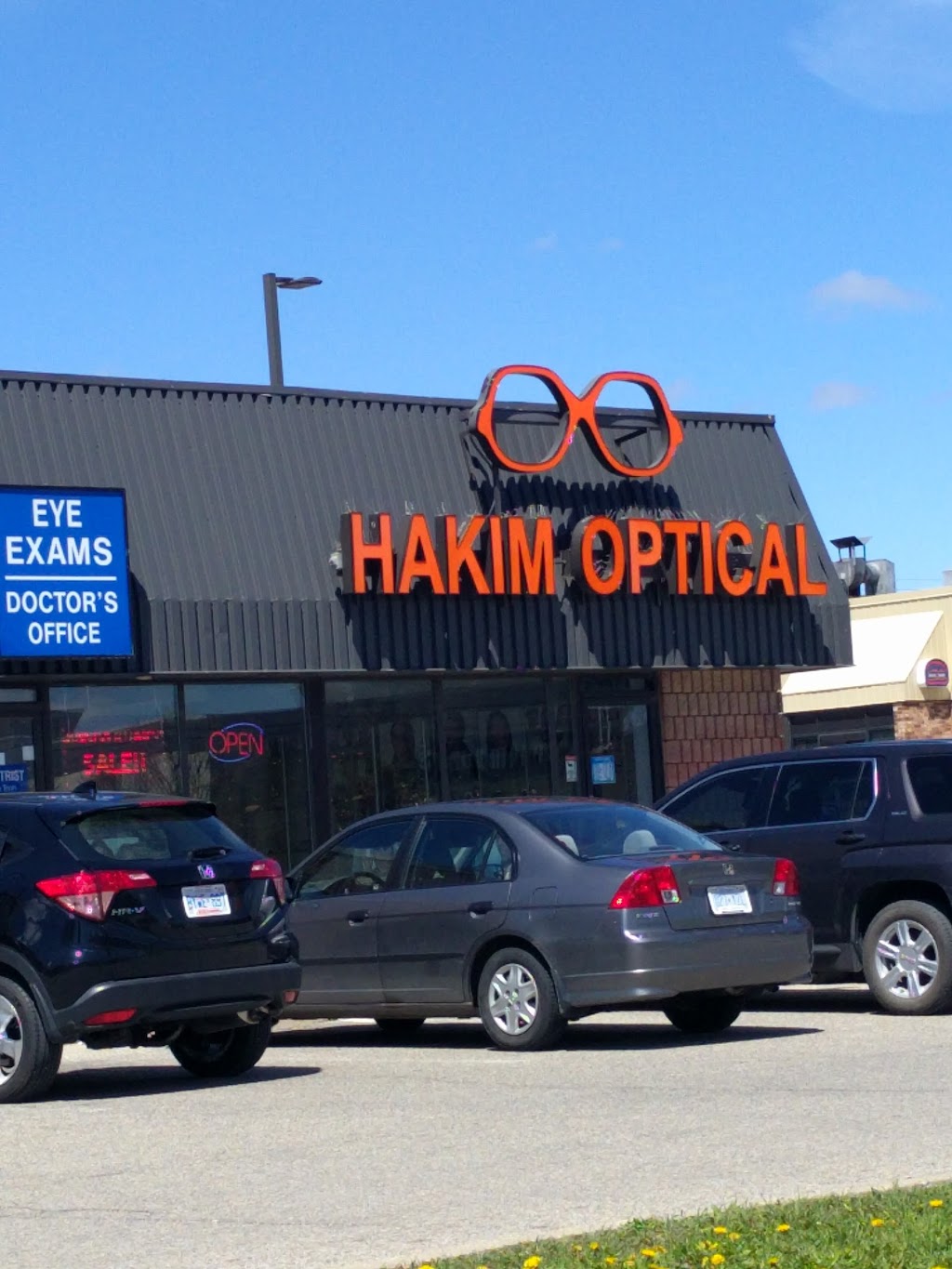 Hakim Optical Kitchener Fairway | 600 Fairway Rd S, Kitchener, ON N2C 1X4, Canada | Phone: (519) 896-6585
