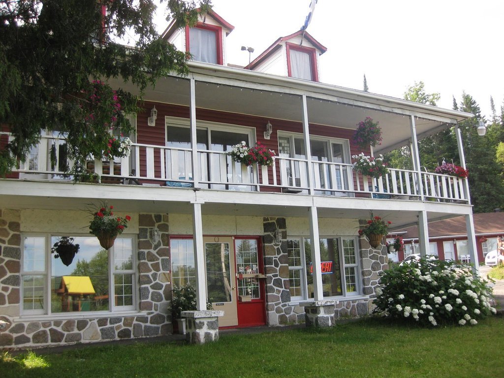 Motel des Pays den Haut | 1140 QC-117, Val-David, QC J0T 2N0, Canada | Phone: (819) 322-2032