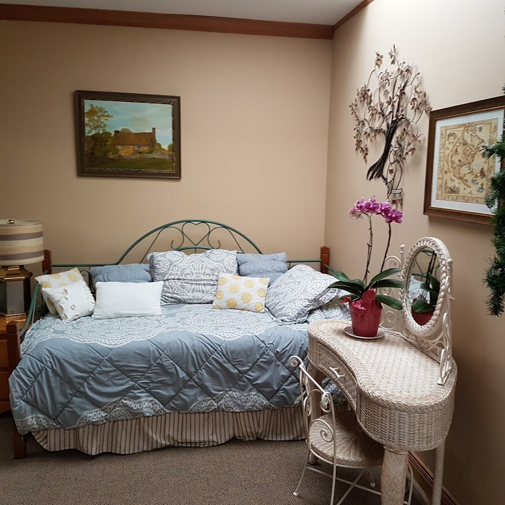 Ocean Breeze B&B | 462 1st St E, North Vancouver, BC V7L 1B7, Canada | Phone: (604) 988-0546