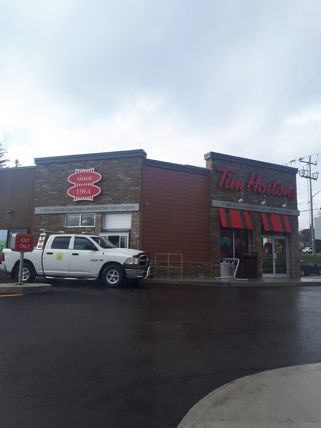 Tim Hortons | 73 Oxford St, Tillsonburg, ON N4G 2G5, Canada | Phone: (519) 688-6885