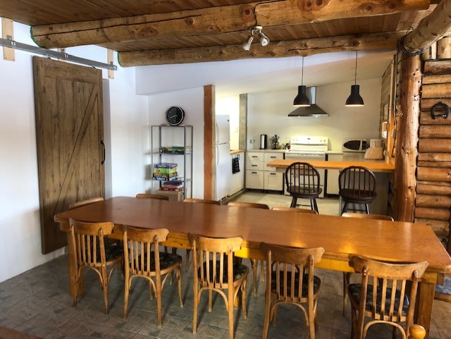 Au Chalet en Bois Rond Sainte Marie | 564 Rang Sainte Marie, Saint-Ferréol-les-Neiges, QC G0A 3R0, Canada | Phone: (438) 393-5303