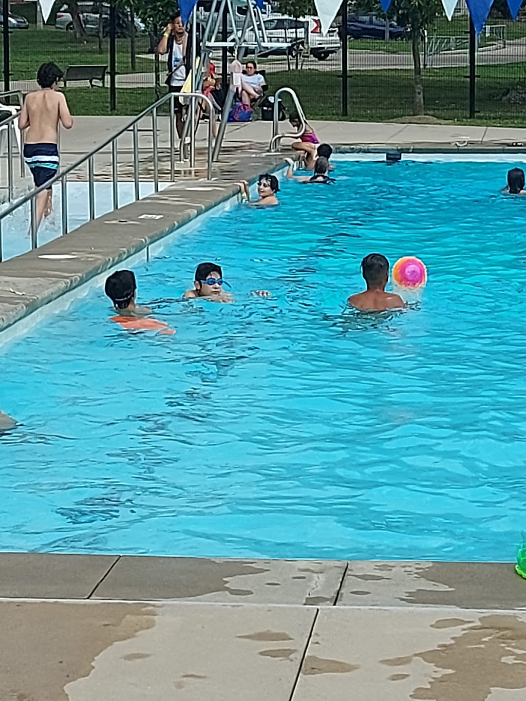 Erindale Outdoor Pool | 1244 Shamir Crescent, Mississauga, ON L5C 1L1, Canada | Phone: (905) 896-5503