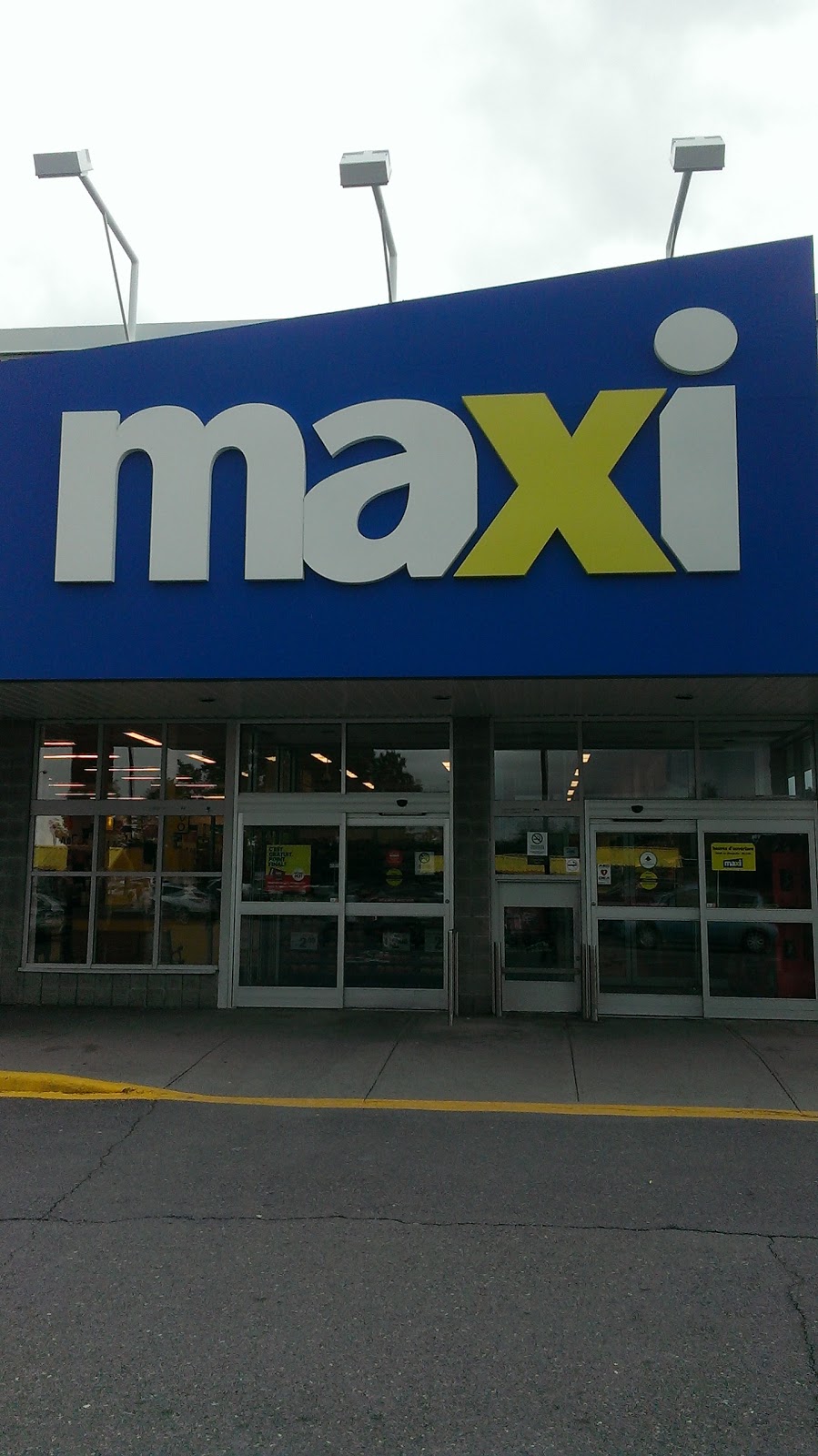 Maxi | 15000 Avenue Saint-Louis, Saint-Hyacinthe, QC J2T 3E2, Canada | Phone: (450) 771-2737