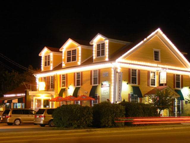 Auberge Gabrièle (Hôtel & Restaurant) | 296 Main St, Shediac, NB E4P 2E3, Canada | Phone: (506) 532-8007