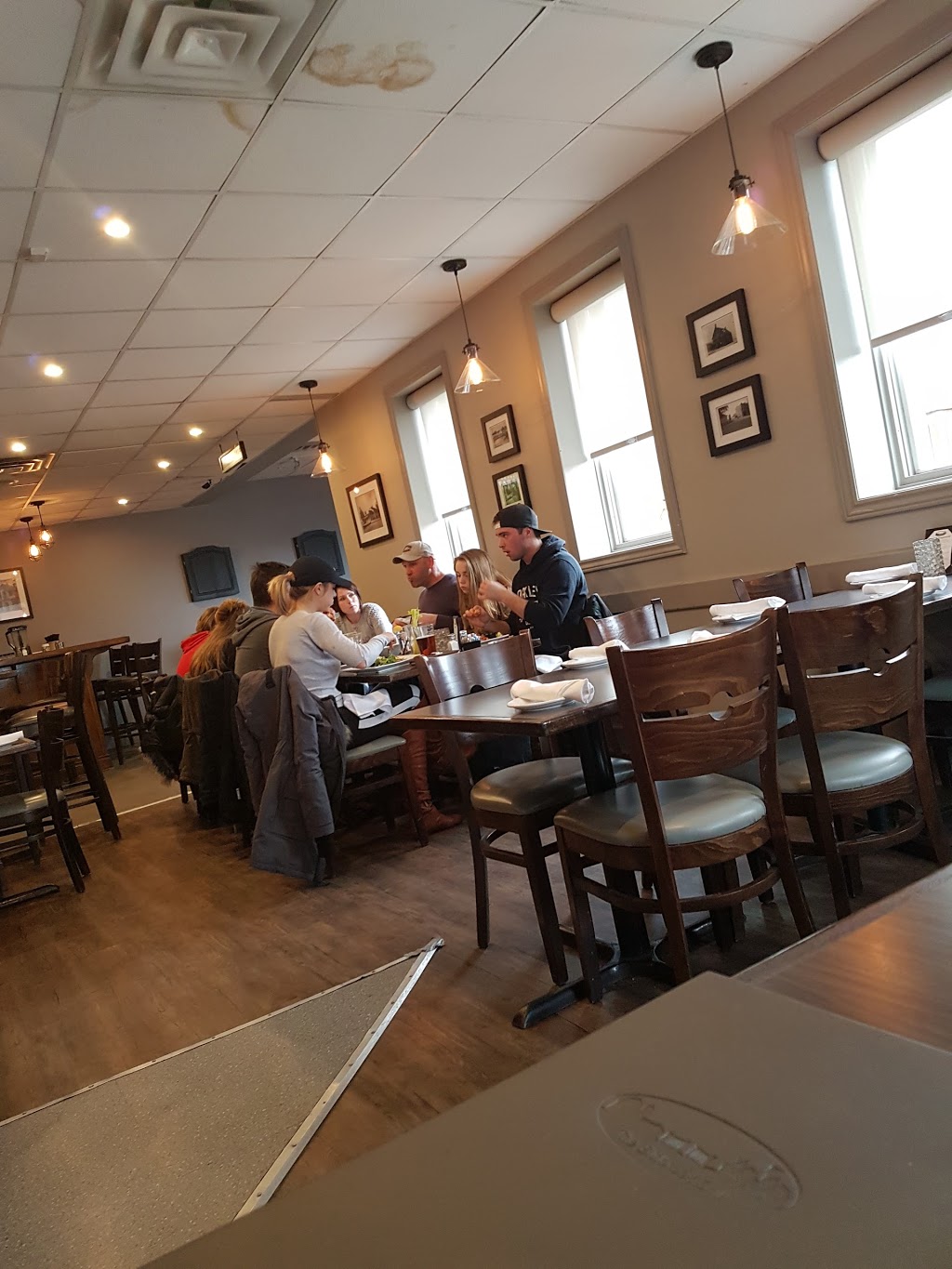 The Binbrook Grill | 3020 Binbrook Rd, Binbrook, ON L0R 1C0, Canada | Phone: (905) 692-0909