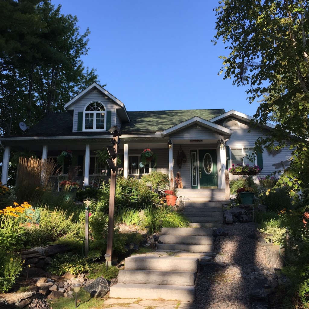 Tuktawayin Bed & Breakfast | 130 Sixth St, Gravenhurst, ON P1P 1M3, Canada | Phone: (705) 687-4354