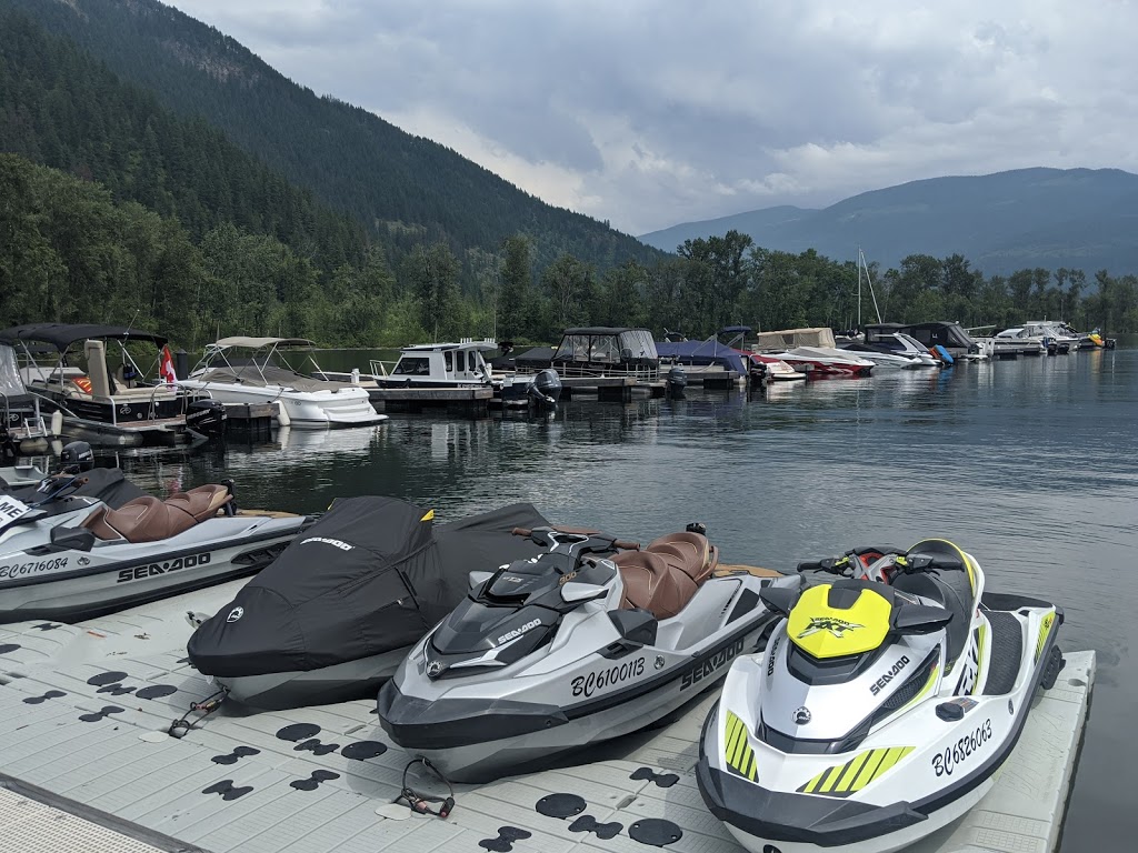 Twin Anchors Houseboat Vacations | 200 Old Town Rd, Sicamous, BC V0E 2V4, Canada | Phone: (250) 836-2450