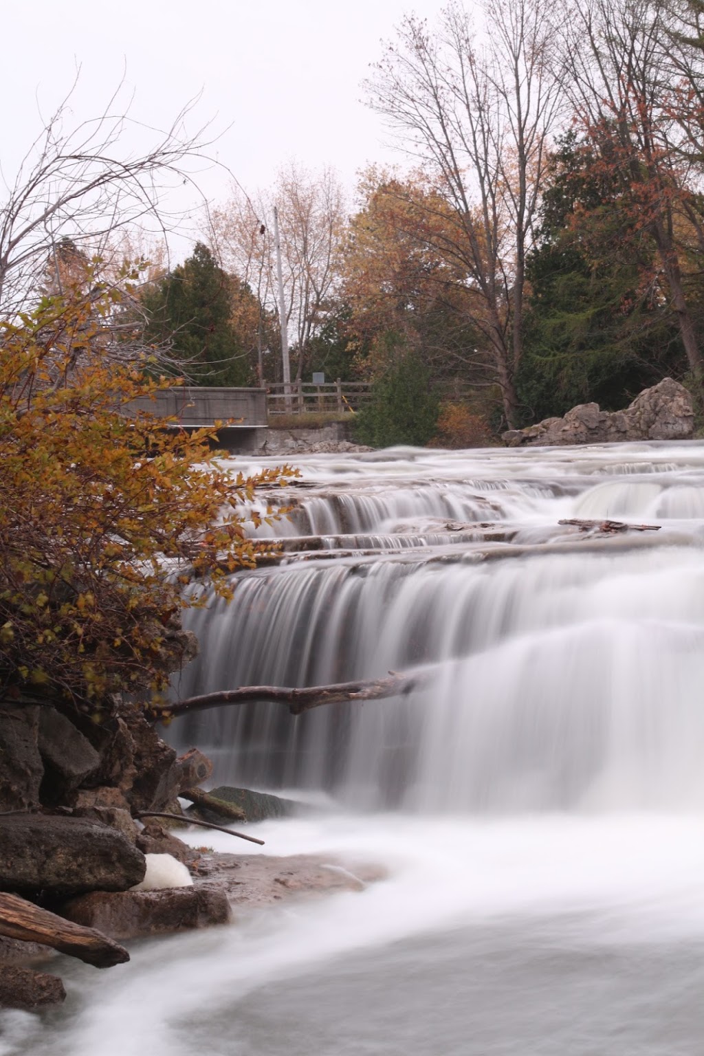 Sauble Falls Provincial Park - pay parking lot | 954-962 Sauble Falls Pkwy, Wiarton, ON N0H 2T0, Canada | Phone: (519) 422-1952