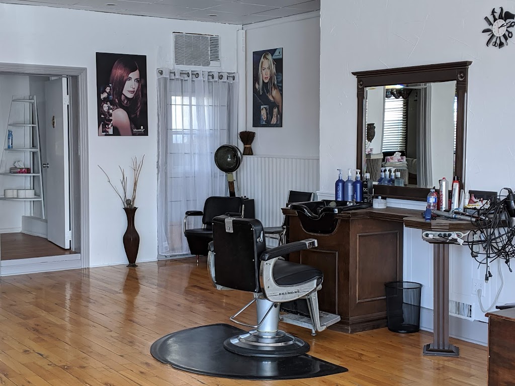 Salon Lynn D | 698 Rue Victoria, Lachine, QC H8S 1Y7, Canada | Phone: (514) 639-5354