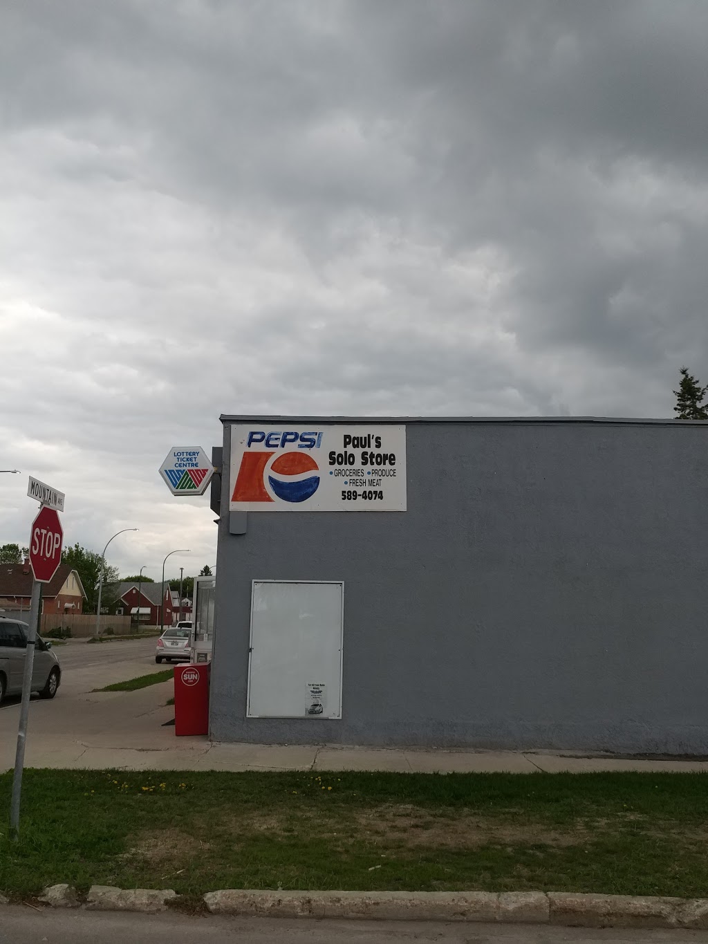 Pauls solo store | 830 Mountain Ave, Winnipeg, MB R2X 1C1, Canada | Phone: (204) 582-2660