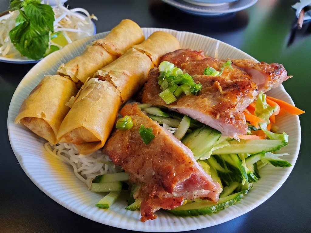 Taste of Saigon | 38038 Cleveland Ave, Squamish, BC V8B 0A1, Canada | Phone: (604) 390-0088