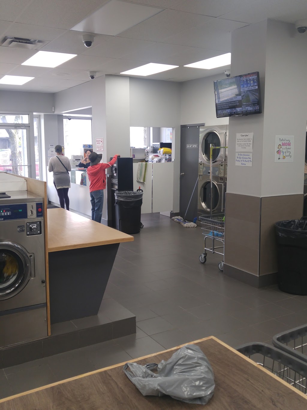 Ez Laundromat | 1786 Weston Rd, York, ON M9N 1V8, Canada | Phone: (647) 347-6200