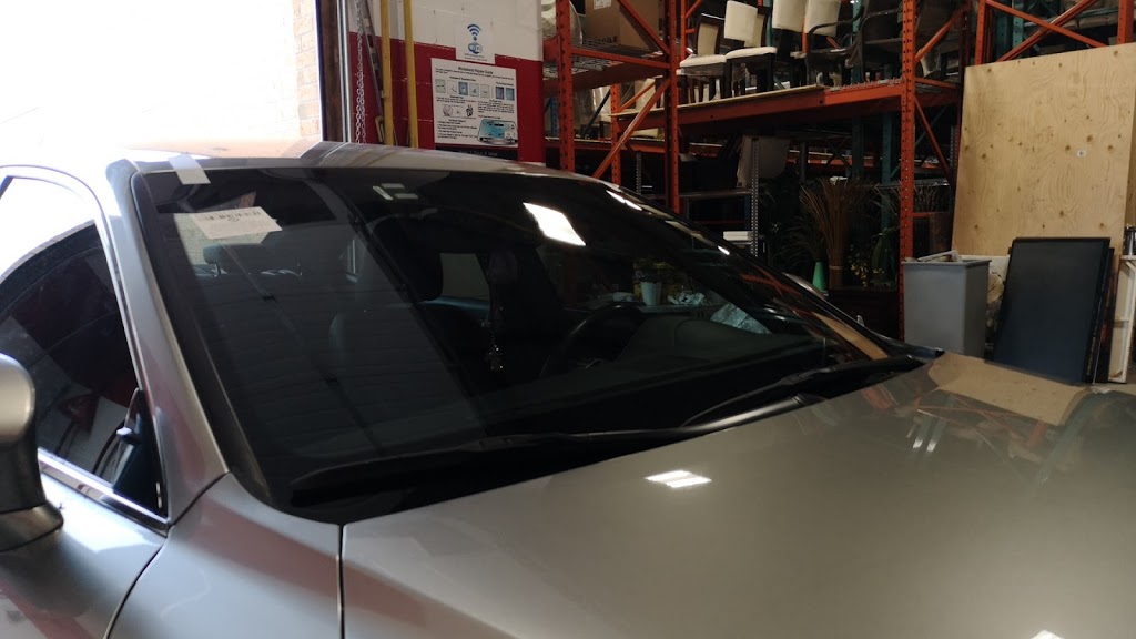 Windshield World Inc | Unit #2, Back of, 75 Rosedale Ave W unit # 2, Brampton, ON L6X 1K1, Canada | Phone: (647) 671-2049