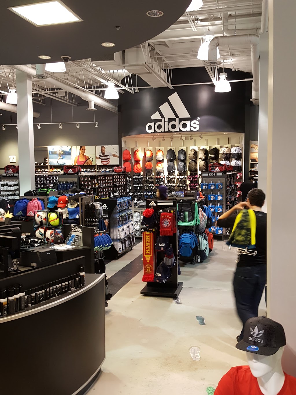 Adidas Outlet Kingston | 97 Dalton Ave, Unit #14C Kings Crossing Fashion Store, Kingston, ON K7K 0C4, Canada | Phone: (613) 344-1243