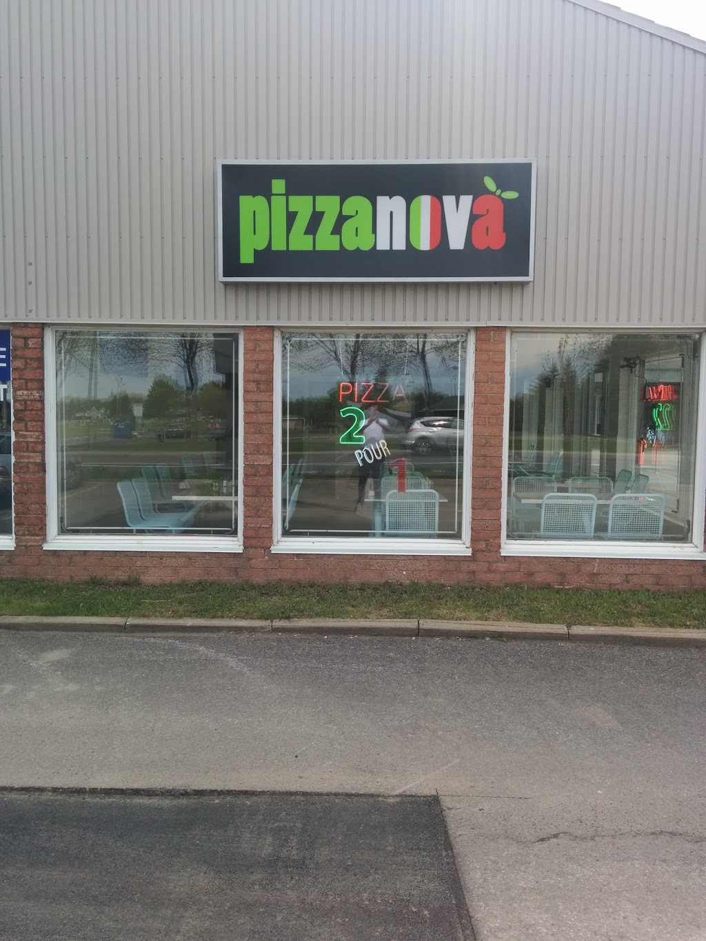 pizza nova | 848 Rue Commerciale, Saint-Jean-Chrysostome, QC G6Z 2T6, Canada | Phone: (418) 839-2900