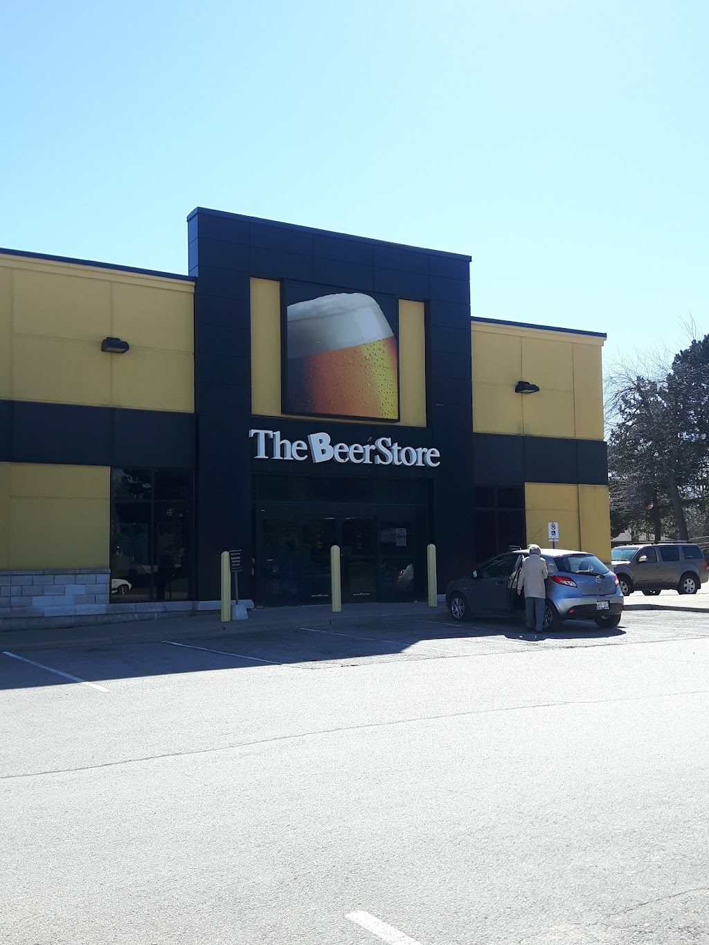 The Beer Store | 20 Hwy 20 E, Fonthill, ON L0S 1E0, Canada | Phone: (905) 892-6631