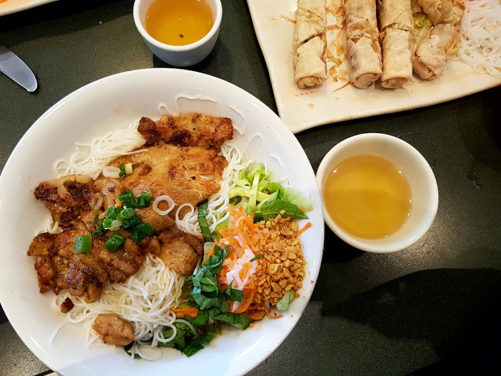 Pho Dau Bo Restaurant | 665 Markham Rd, Scarborough, ON M1H 2A4, Canada | Phone: (416) 438-2222