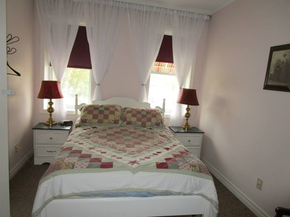 Mainstreet Motel | 234 Parkhill Main St, Parkhill, ON N0M 2K0, Canada | Phone: (519) 518-6886