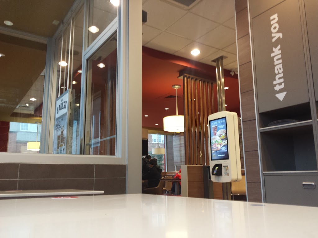 McDonalds | 235 Castle Oaks Crossing, Brampton, ON L6P 3X3, Canada | Phone: (905) 794-9224