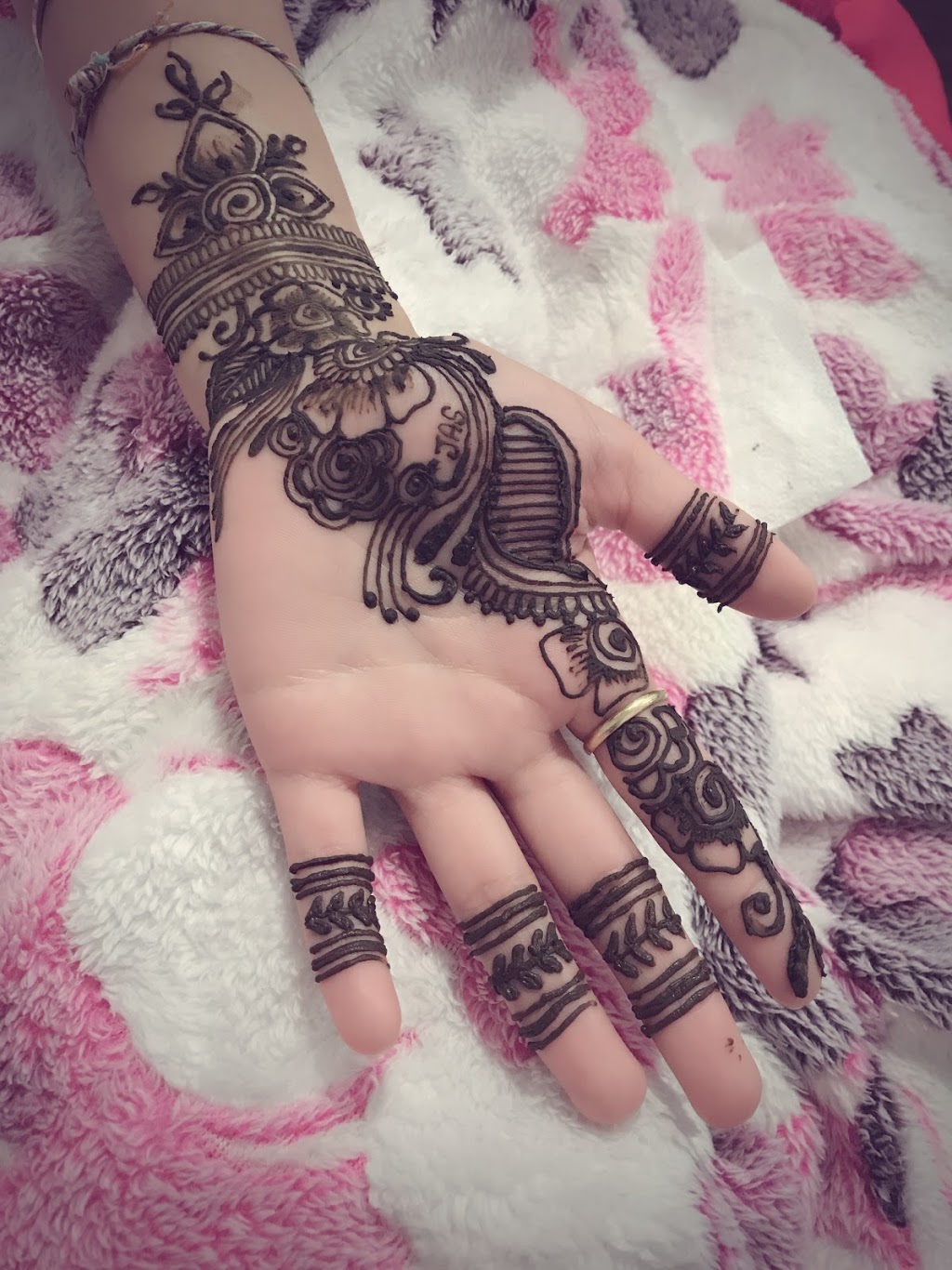 Henna by Mandeep | 13054 98a Ave, Surrey, BC V3T 1C6, Canada | Phone: (778) 681-7261