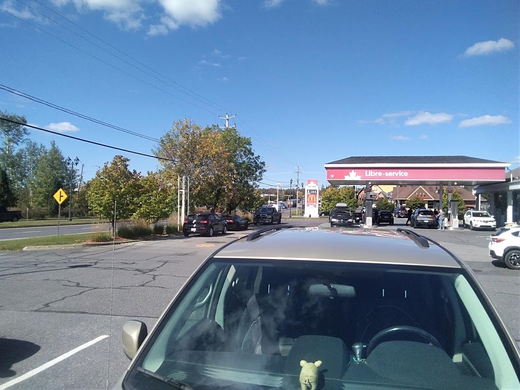 McDonalds | 14 Boulevard de Bromont Suite 101, Bromont, QC J2L 2K2, Canada | Phone: (450) 534-4224