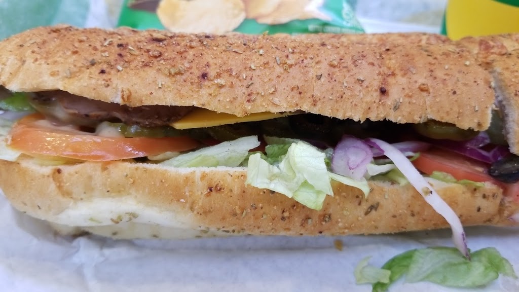 Subway | 320 Bayfield St, Bayfield Mall Unit # 87, Barrie, ON L4M 6X7, Canada | Phone: (705) 722-4721