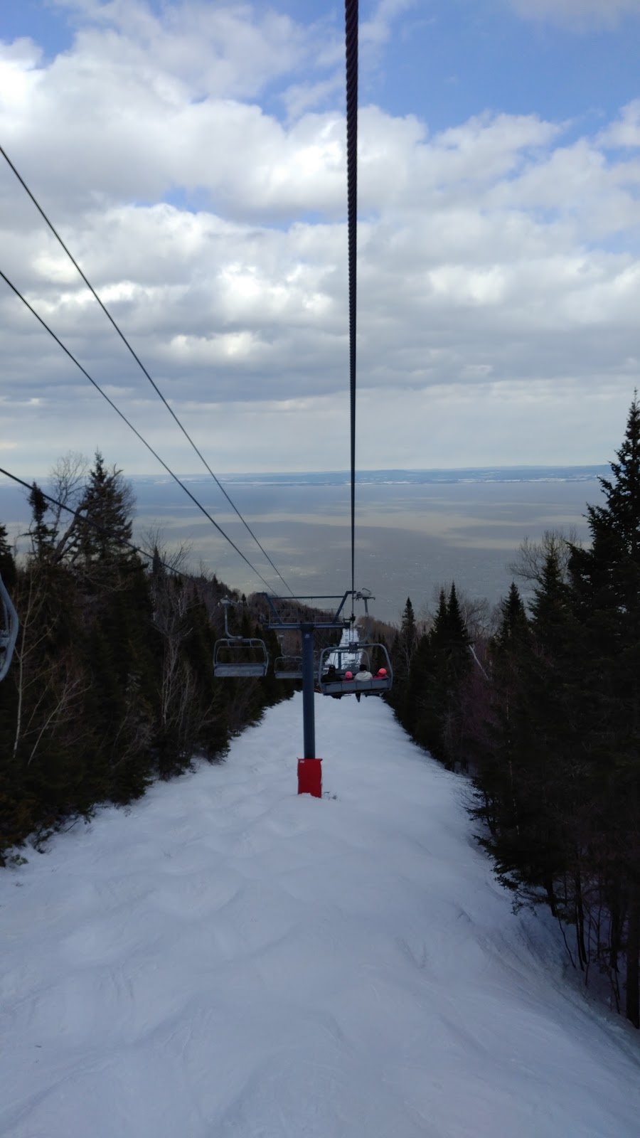 Chalet-Forêt FOR39 | 9 chemin du Haut-Lieu, Petite-Rivière-Saint-François, QC G0A 2L0, Canada | Phone: (418) 948-9039