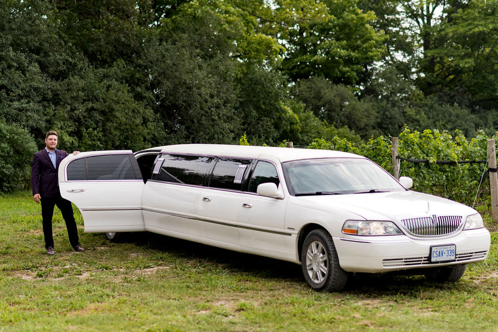 County Limo Wine Tours | 93 Consecon St, Wellington, ON K0K 3L0, Canada | Phone: (613) 707-5700