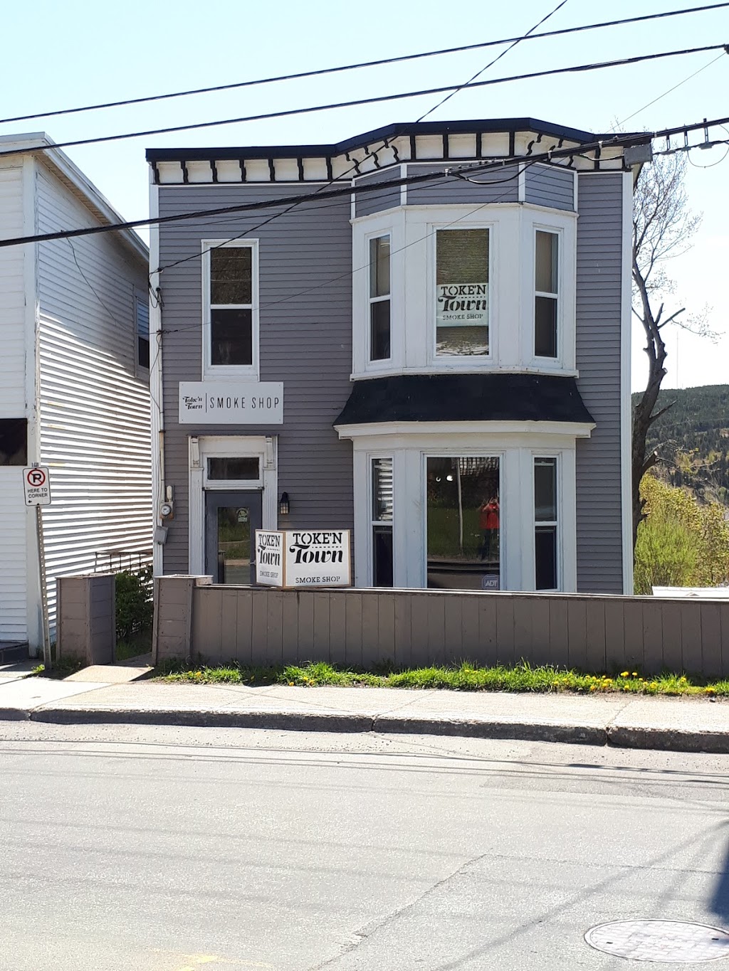 Token Town Smoke Shop | 321 Hamilton Ave, St. Johns, NL A1E 1K1, Canada | Phone: (709) 325-7833