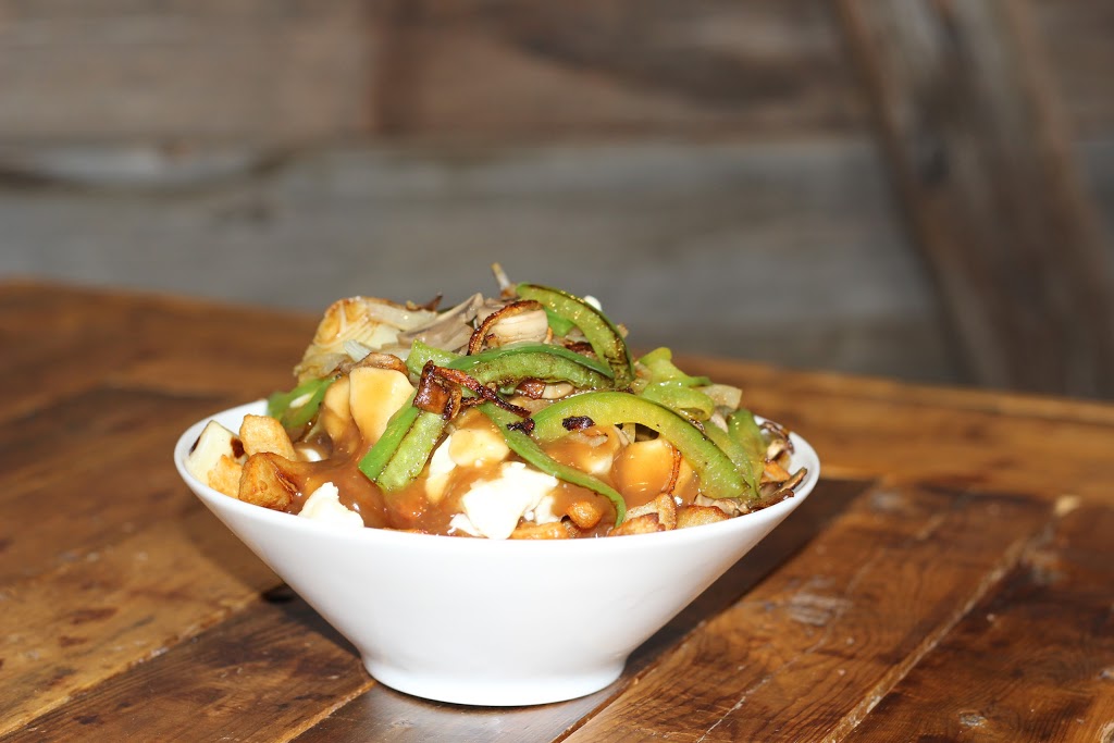 Le Poutine Bar | 4750 Boulevard Sainte-Rose, Laval, QC H7R 5S6, Canada | Phone: (450) 314-4343