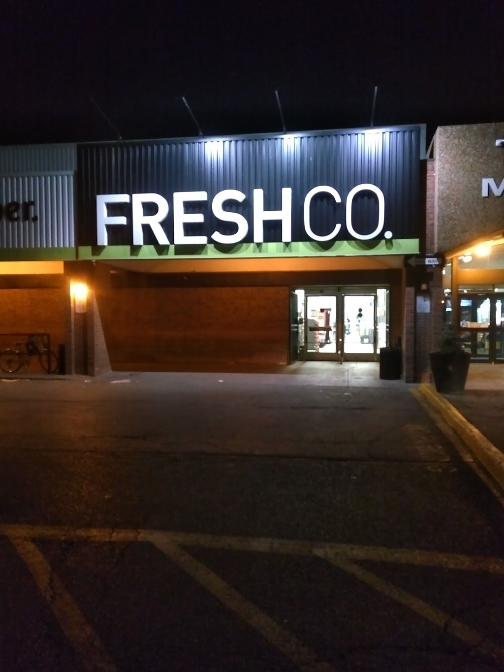 FreshCo Dufferin & Dupont | 1245 Dupont St, Toronto, ON M6H 2A6, Canada | Phone: (416) 537-2670