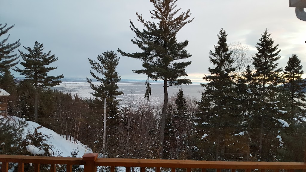 Gîte au fleuve bercant 4 soleils | 6 chemin des Cerisiers, Baie-Saint-Paul, QC G3Z 3H3, Canada | Phone: (418) 435-0233