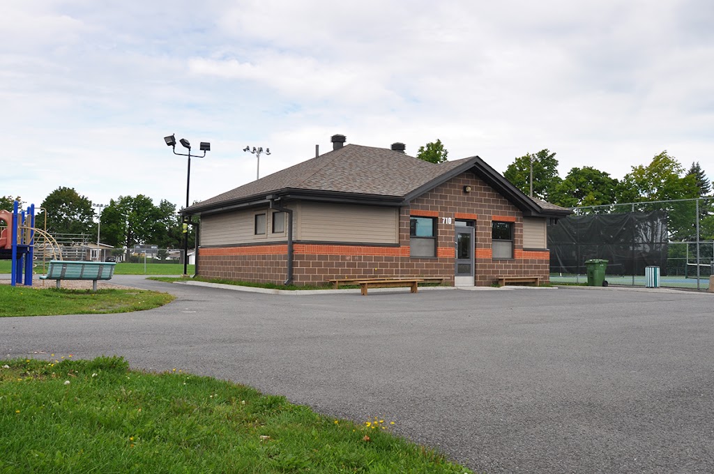 Parc-école Saint-Gérard | 710 Rue Dorchester, Saint-Jean-sur-Richelieu, QC J3B 5A8, Canada | Phone: (450) 357-2109