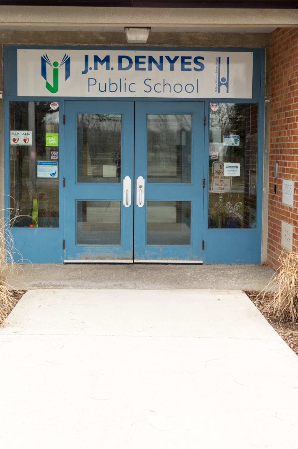 J.M. Denyes Public School | 215 Thomas St, Milton, ON L9T 2E5, Canada | Phone: (905) 878-2379