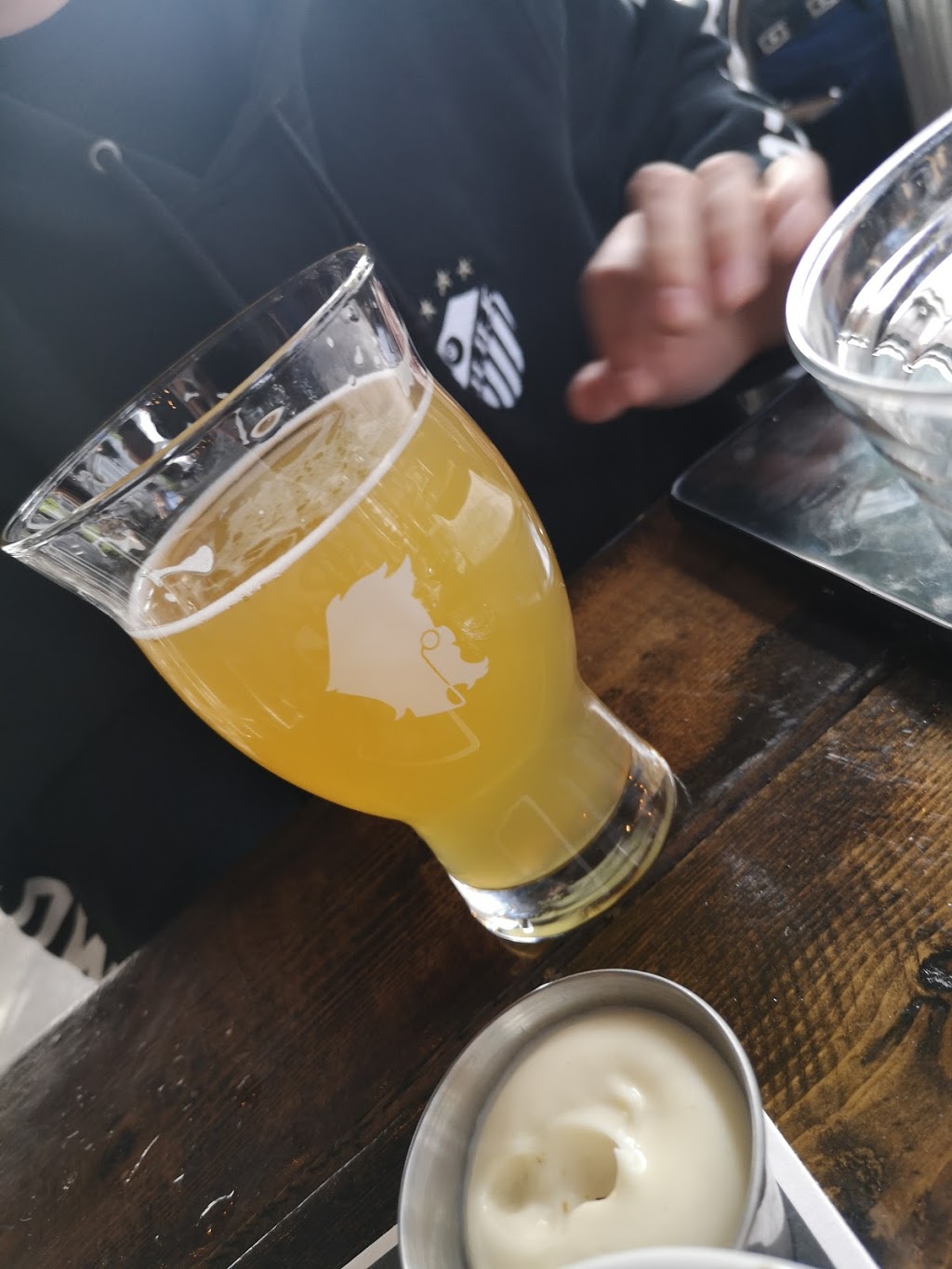 BreWskey Taproom | 385 Rue de la Commune E, Montréal, QC H2Y 1H2, Canada | Phone: (514) 507-2739