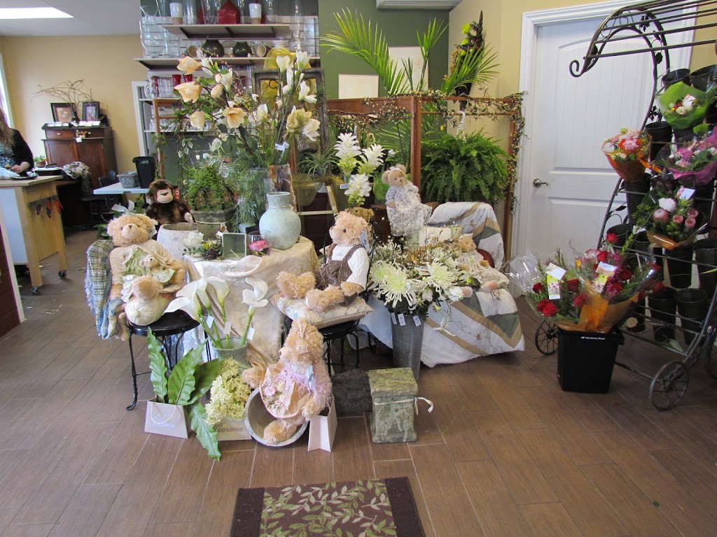 Fleuriste Embrun Florist | 901 Notre Dame St, Embrun, ON K0A 1W0, Canada | Phone: (613) 370-0123