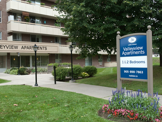 Valleyview Apartments | 26 Lorne Ave, Newmarket, ON L3Y 5G4, Canada | Phone: (905) 898-7863