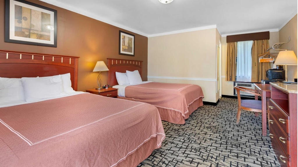 Rodeway Inn & Suites Clarence/Buffalo East | 9370 Main St, Clarence, NY 14031, USA | Phone: (716) 759-6845